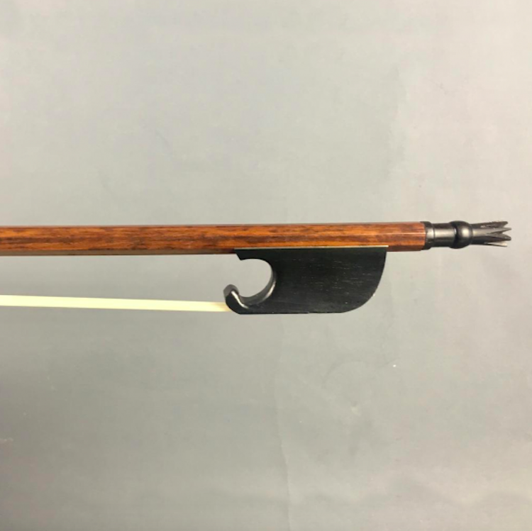 ARCO BARROCO VIOLONCELLO FOWLER SERPIENTE CANALATURA CBCF